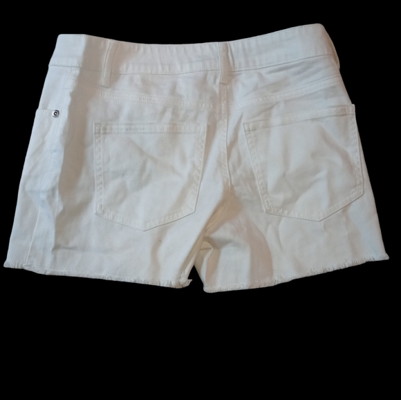Maurice's size 4 white shorts - Picture 3 of 4